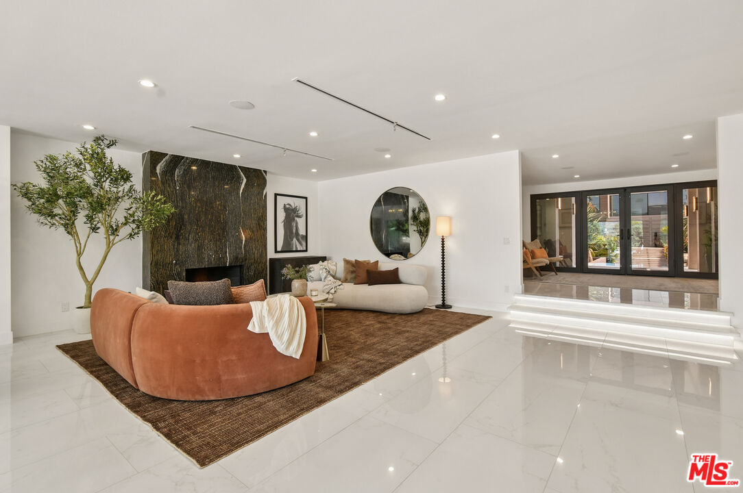 4423 Bergamo Dr