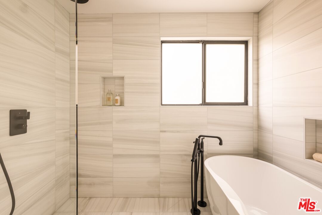 914 West Knoll Dr
