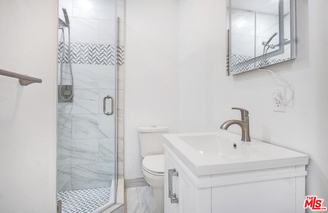 722 Lincoln Blvd Unit: 3