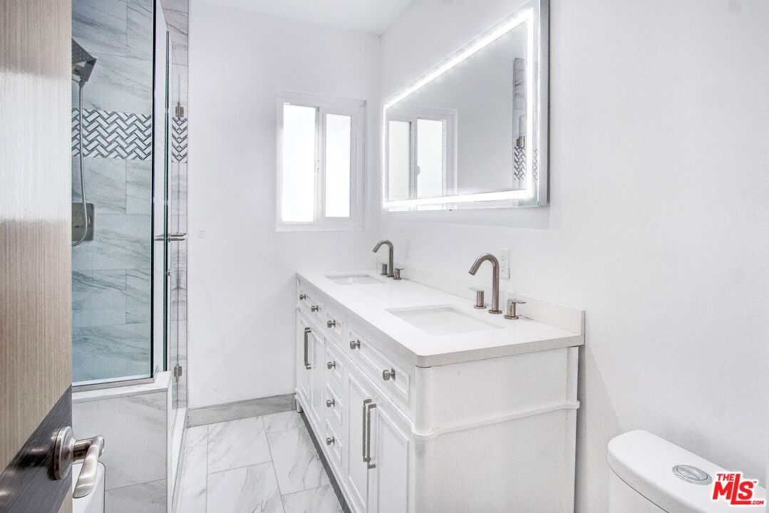 722 Lincoln Blvd Unit: 3
