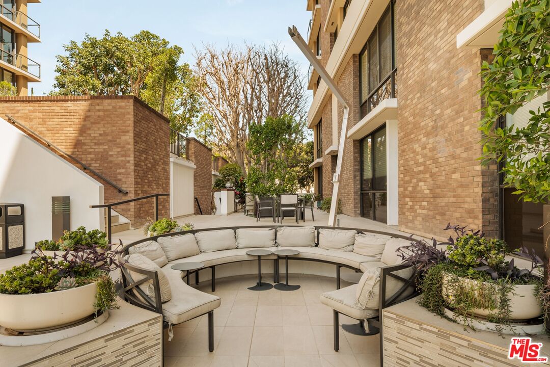 211 S Spalding Dr Unit: 107S