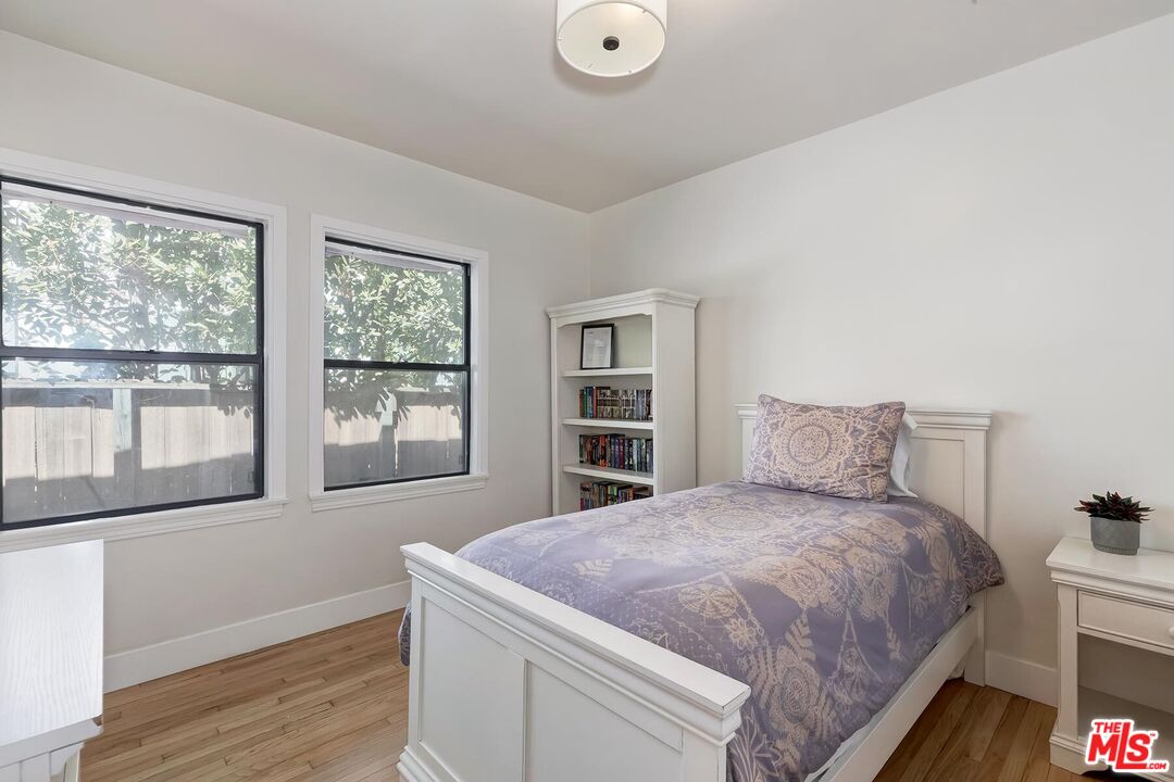 3232 S Beverly Dr