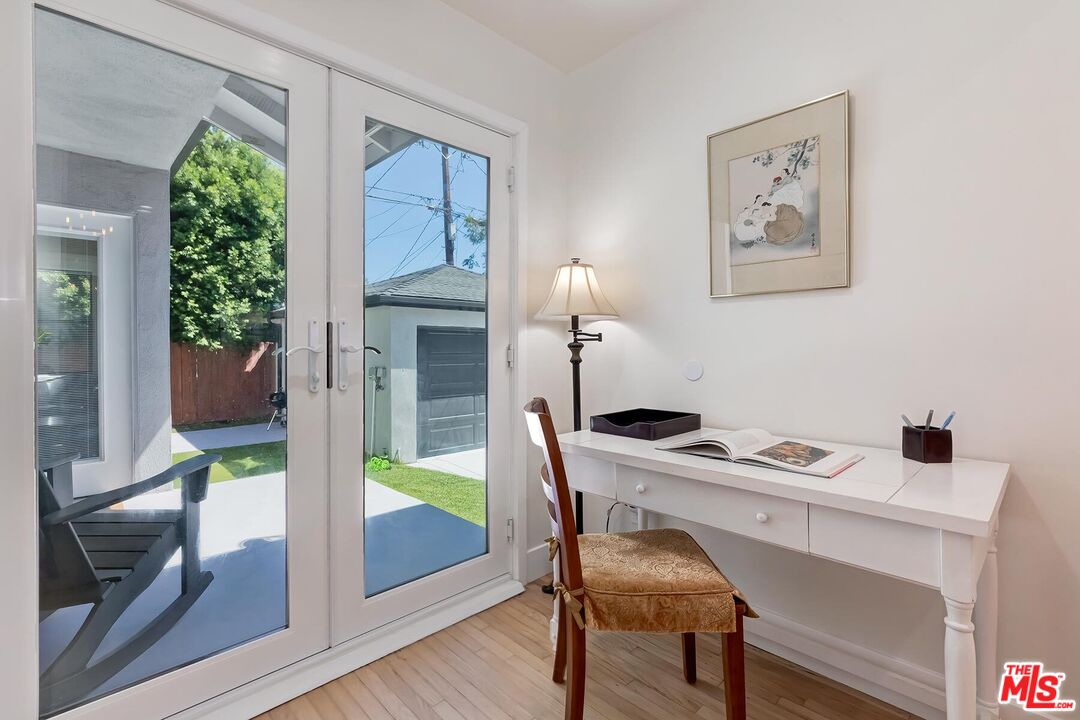 3232 S Beverly Dr