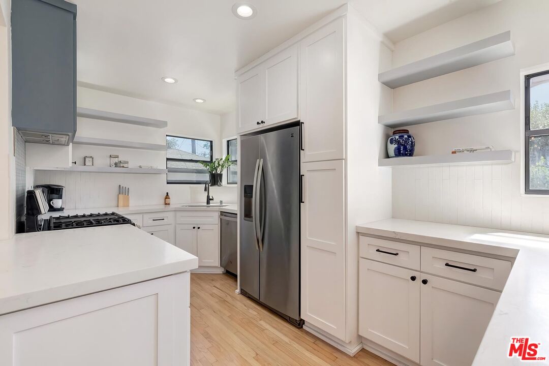 3232 S Beverly Dr