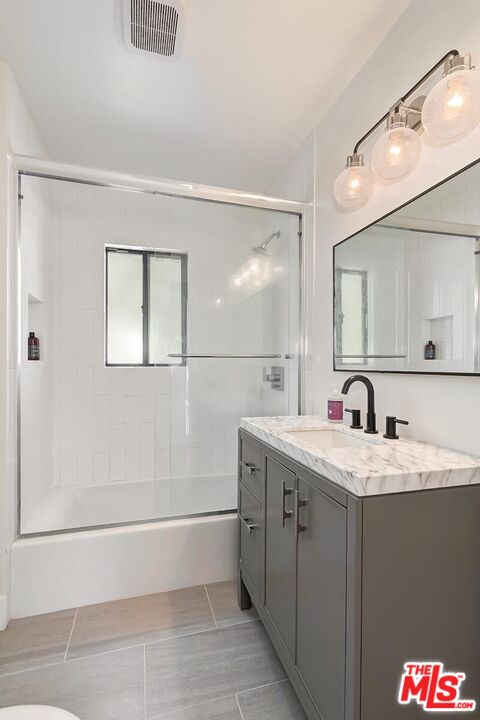 3232 S Beverly Dr