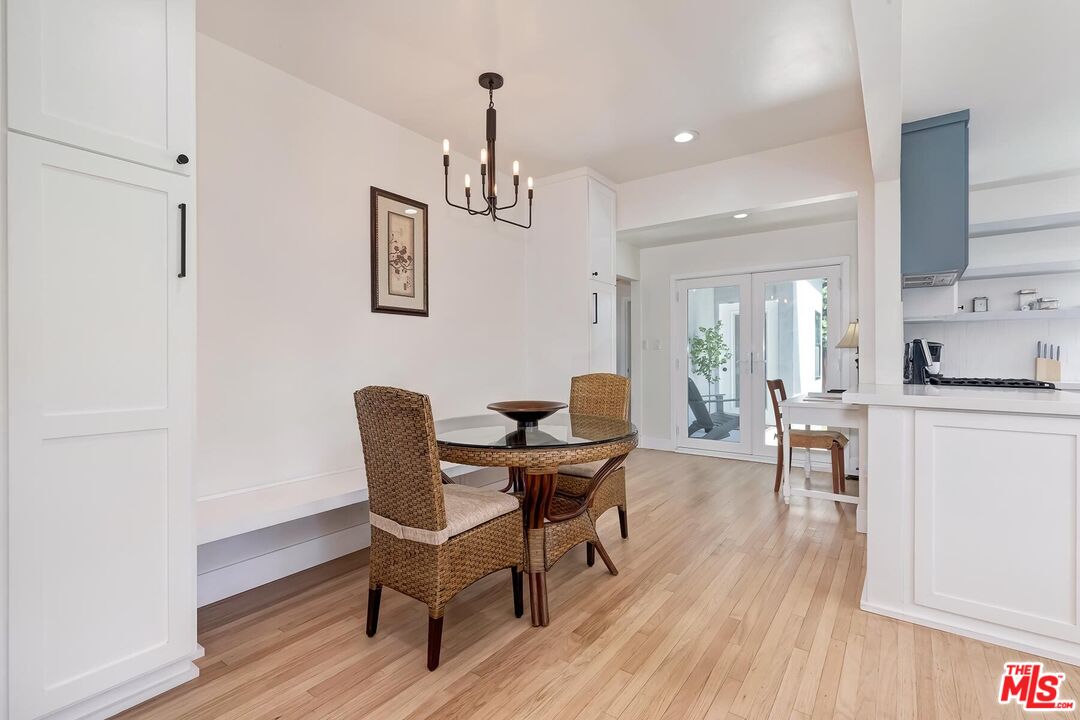3232 S Beverly Dr