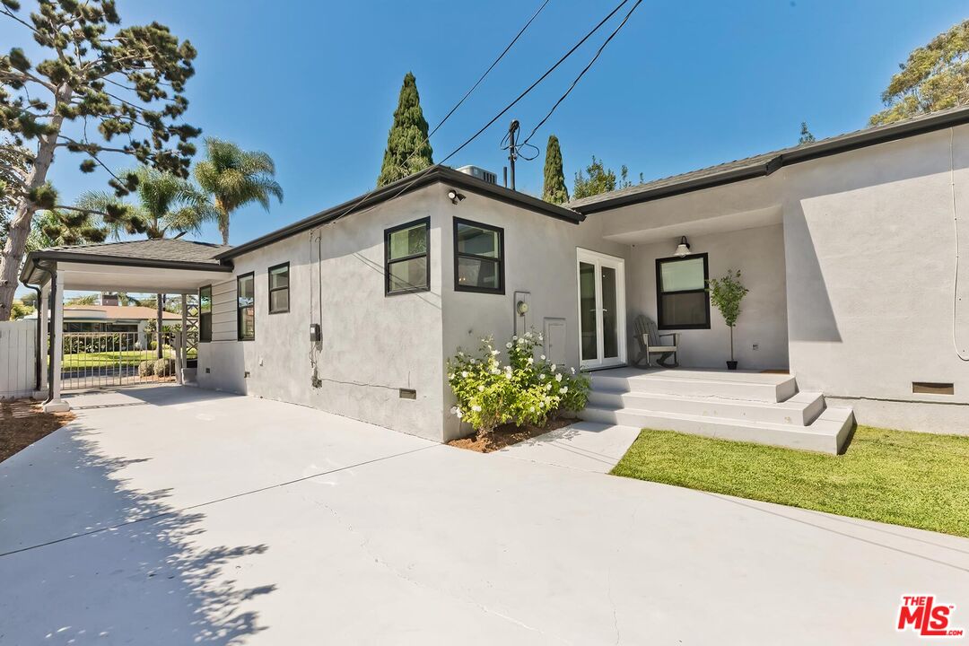 3232 S Beverly Dr