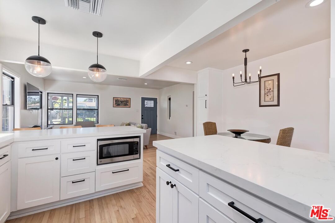 3232 S Beverly Dr