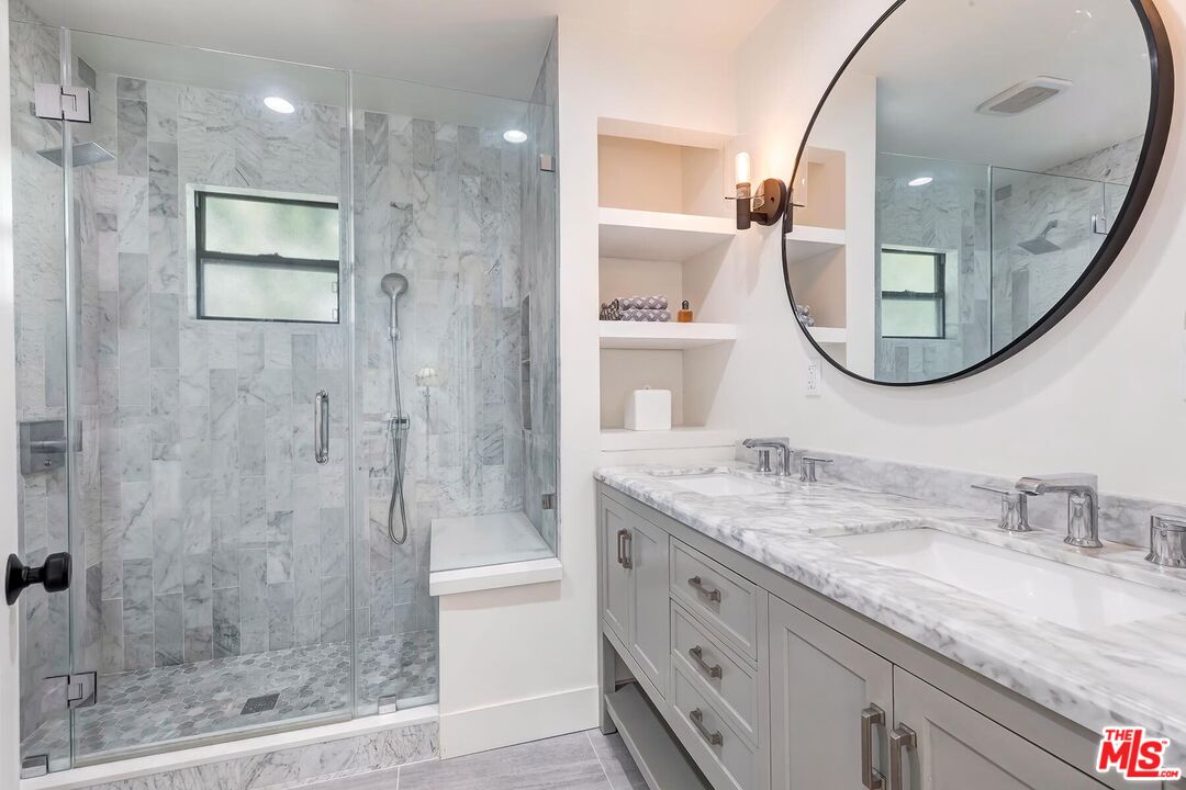 3232 S Beverly Dr