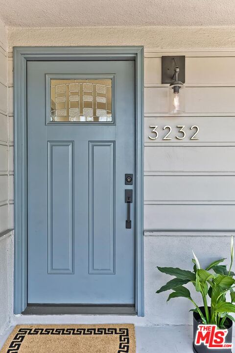 3232 S Beverly Dr