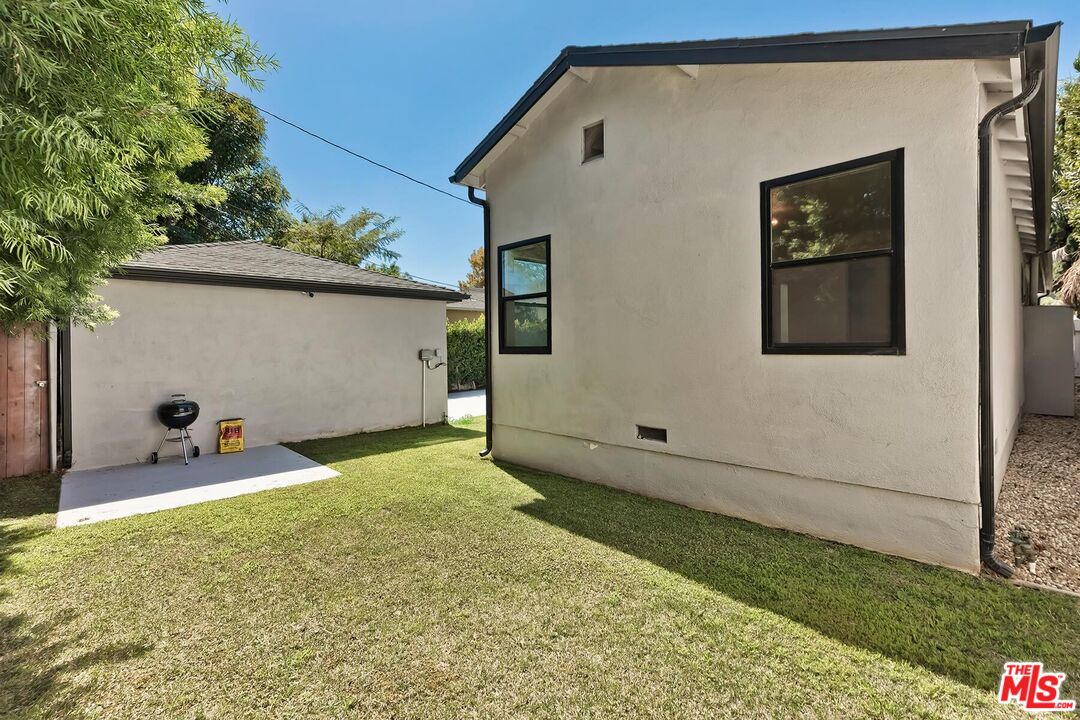 3232 S Beverly Dr