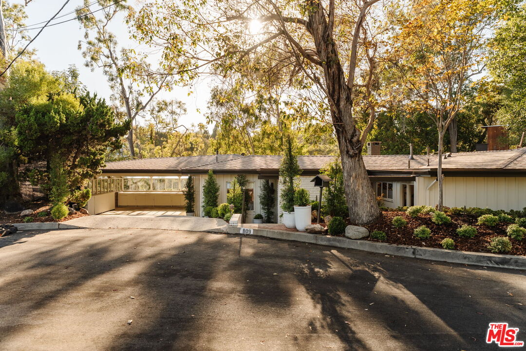809 Broom Way