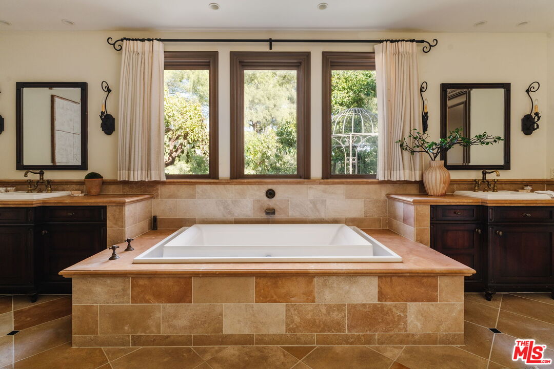 24903 Palmilla Dr