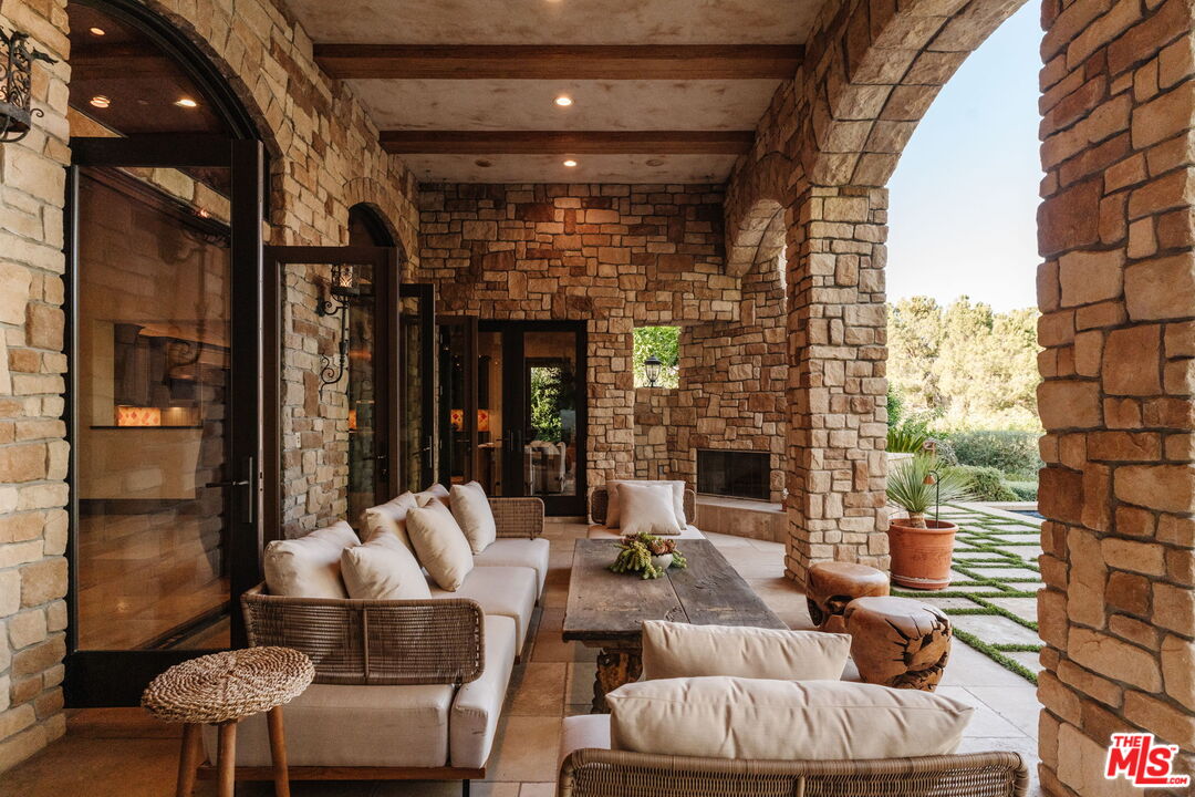 24903 Palmilla Dr