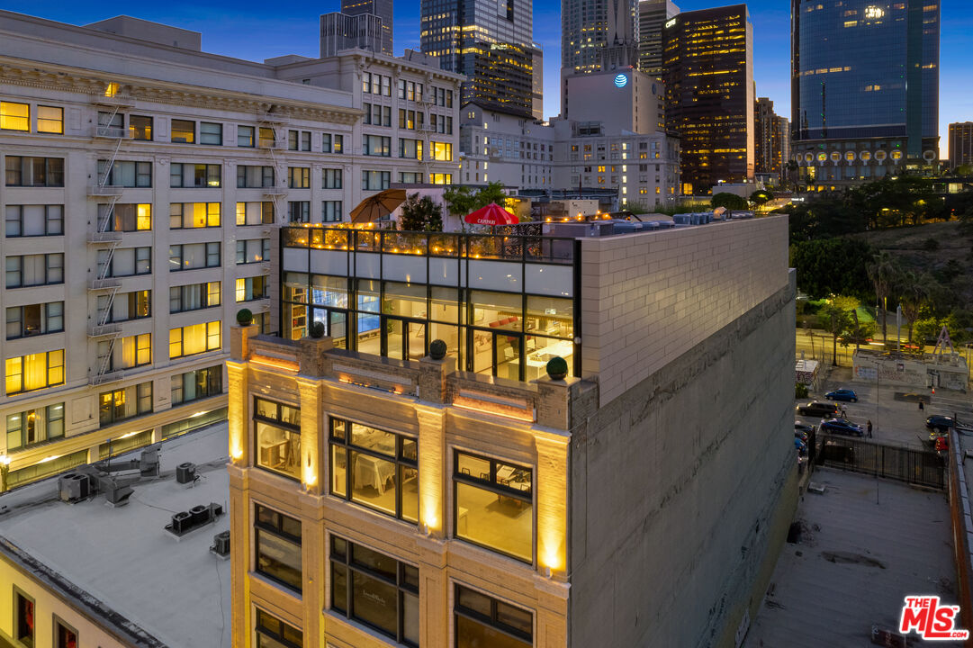353 S Broadway St Unit: Penthouse