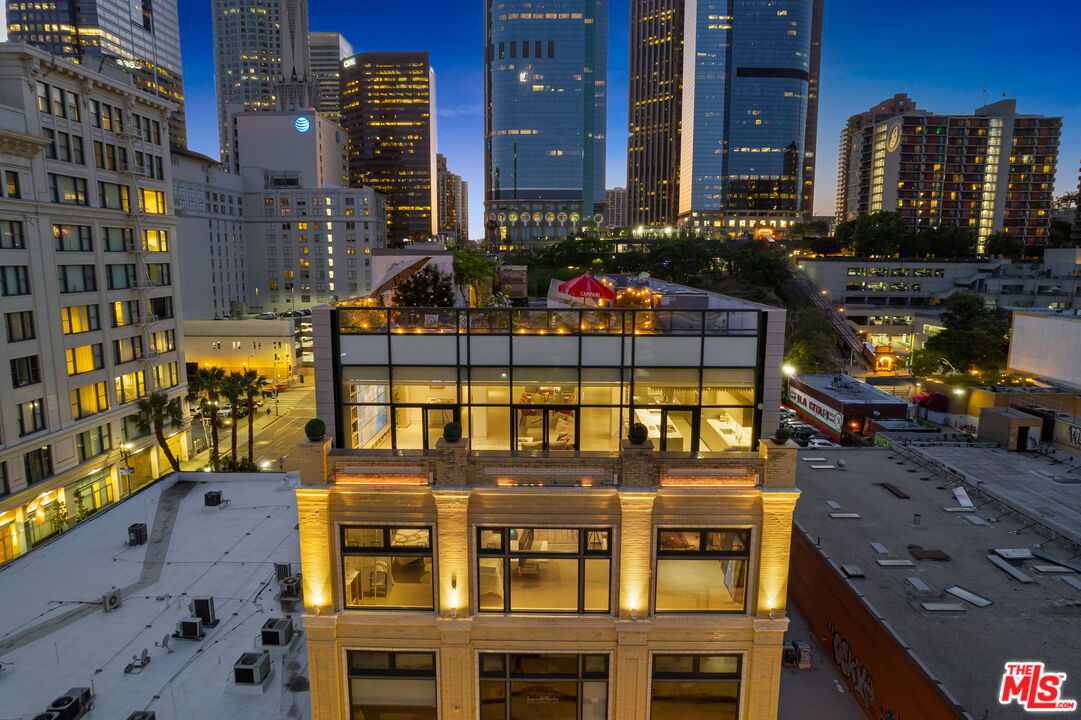 353 S Broadway St Unit: Penthouse