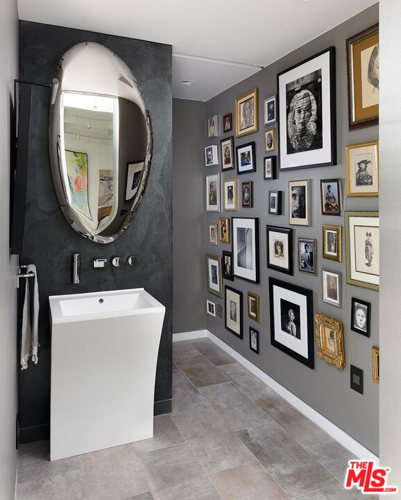 353 S Broadway St Unit: Penthouse