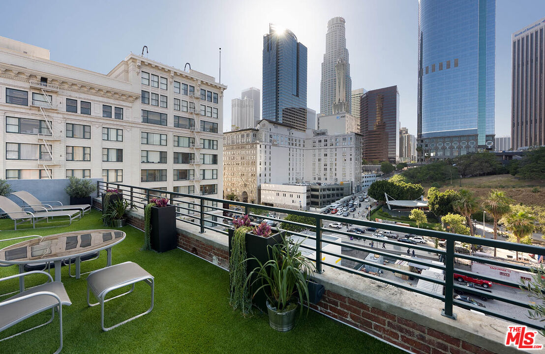 353 S Broadway St Unit: Penthouse