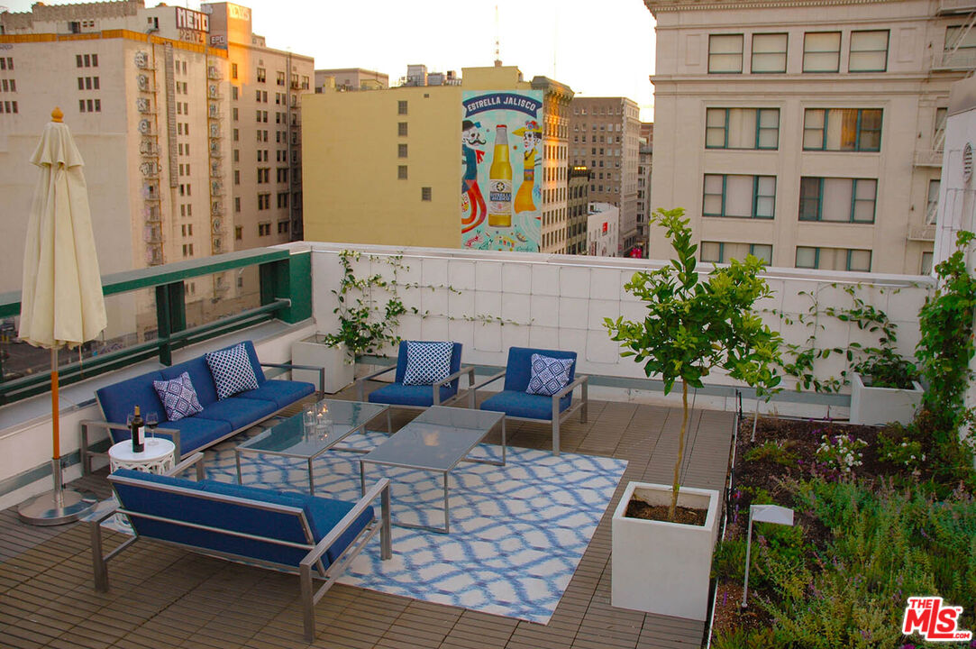 353 S Broadway St Unit: Penthouse