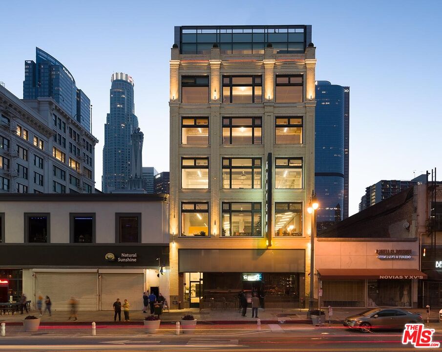 353 S Broadway St Unit: Penthouse