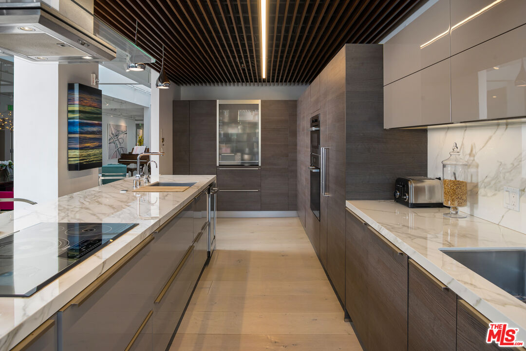 353 S Broadway St Unit: Penthouse