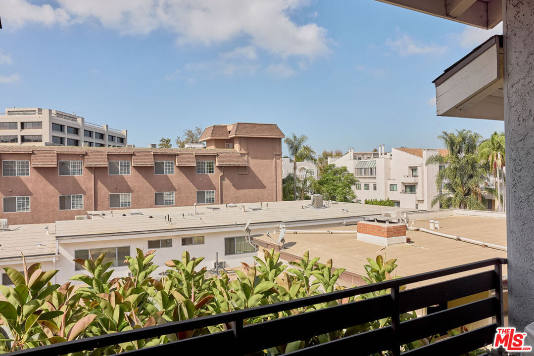 11706 Montana Ave Unit: 309