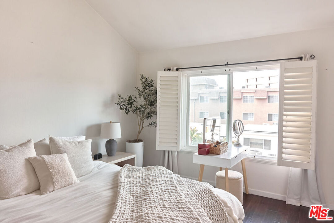 11706 Montana Ave Unit: 309