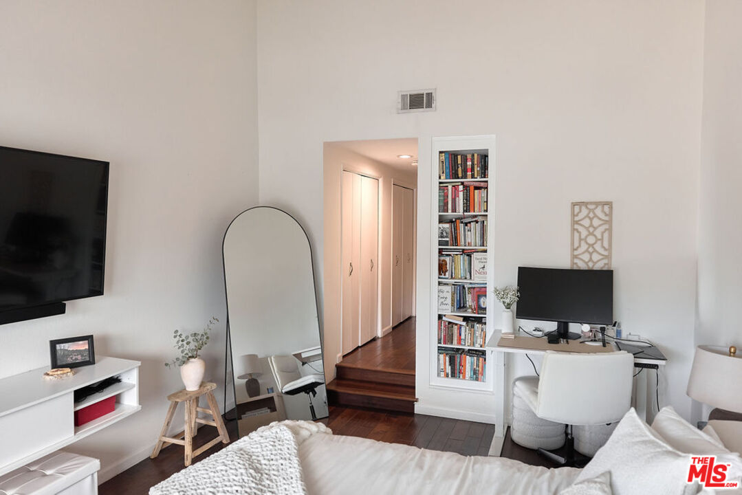 11706 Montana Ave Unit: 309