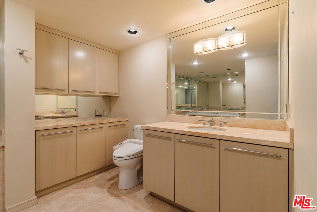 8787 Shoreham Dr Unit: 407