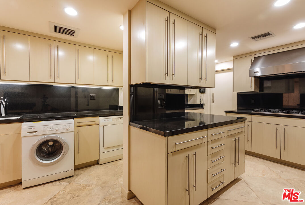 8787 Shoreham Dr Unit: 407