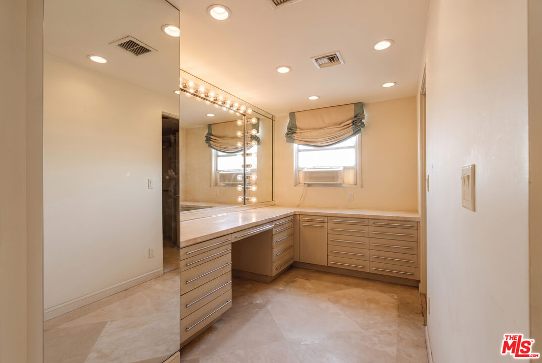 8787 Shoreham Dr Unit: 407