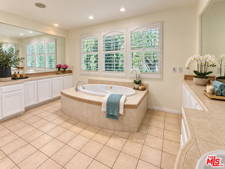 26835 Mont Calabasas Dr