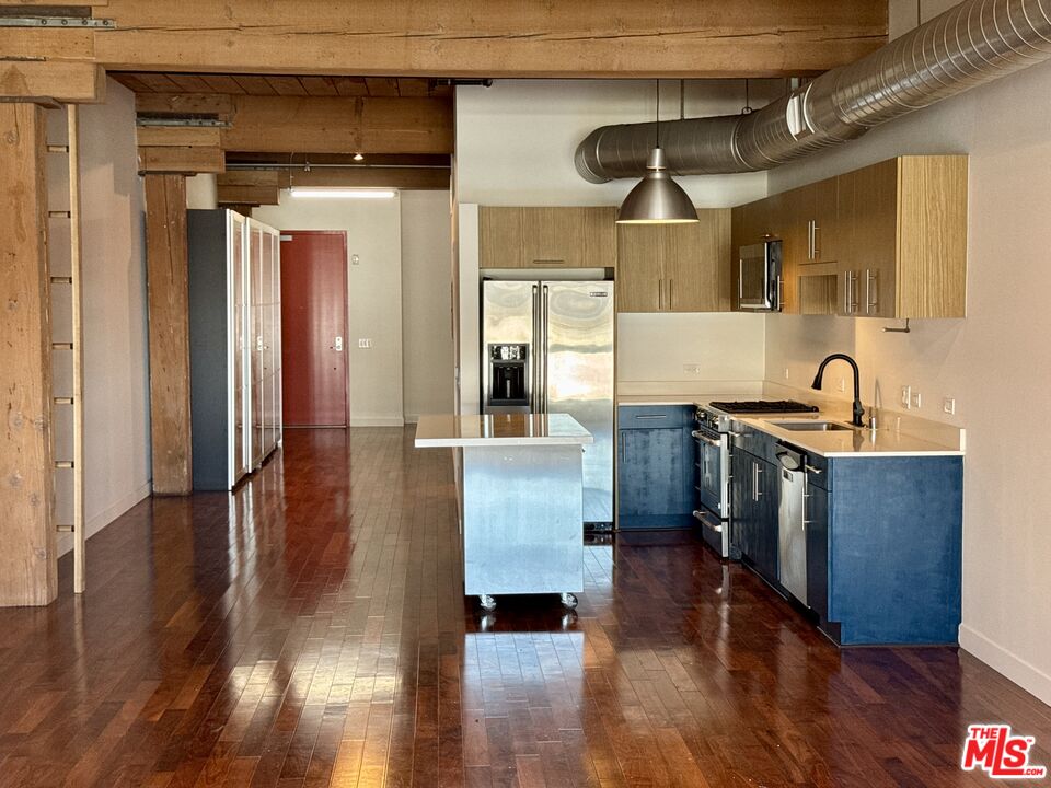 530 S Hewitt St Unit: 326