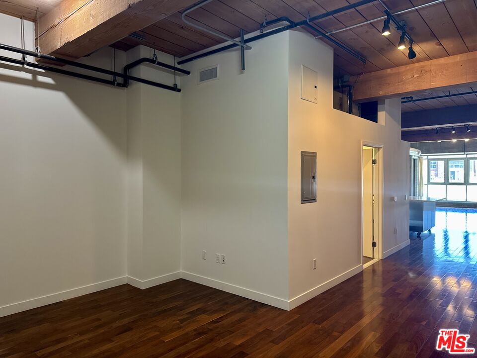 530 S Hewitt St Unit: 326