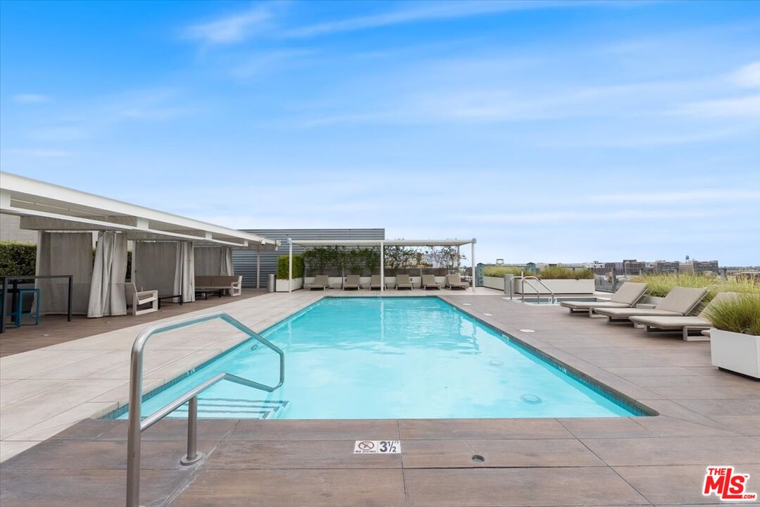 530 S Hewitt St Unit: 326