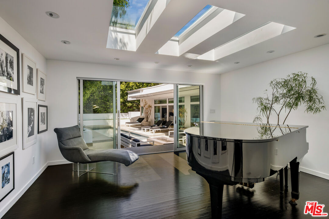 1311 N Beverly Dr