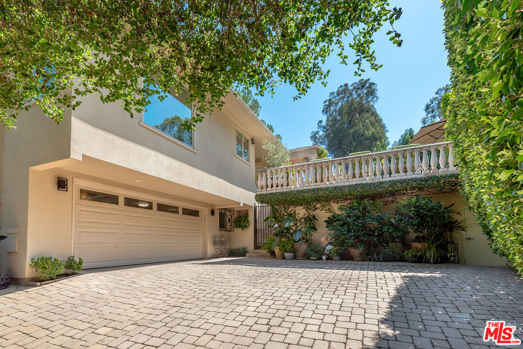 3235 Oakdell Ln