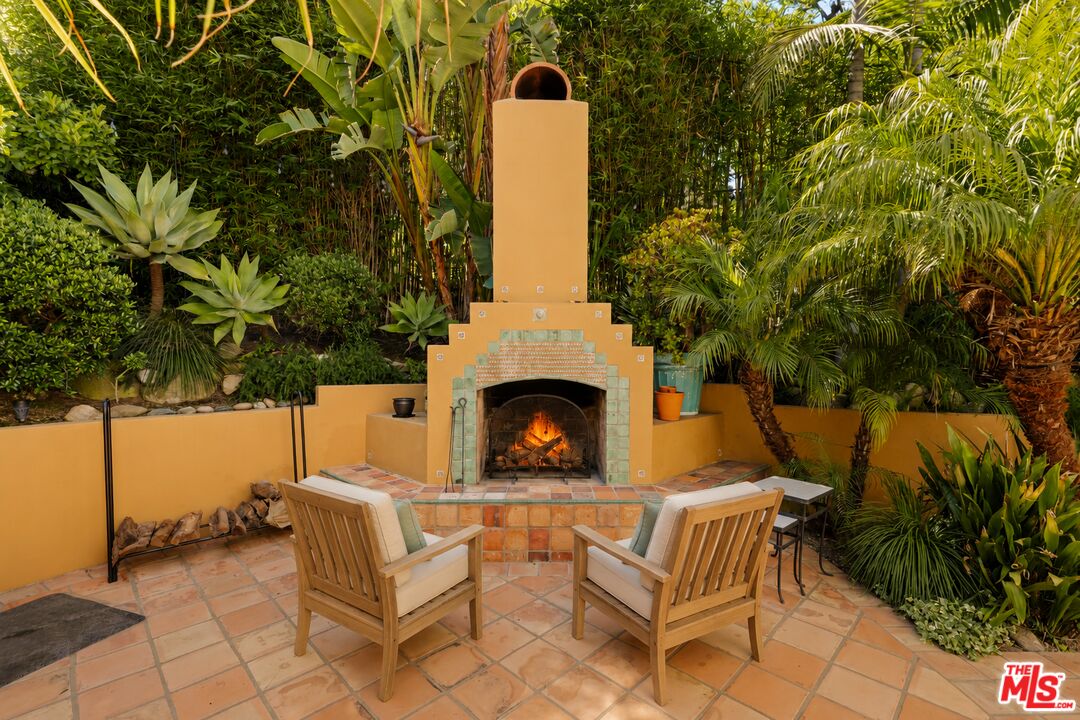 8935 Hollywood Hills Rd