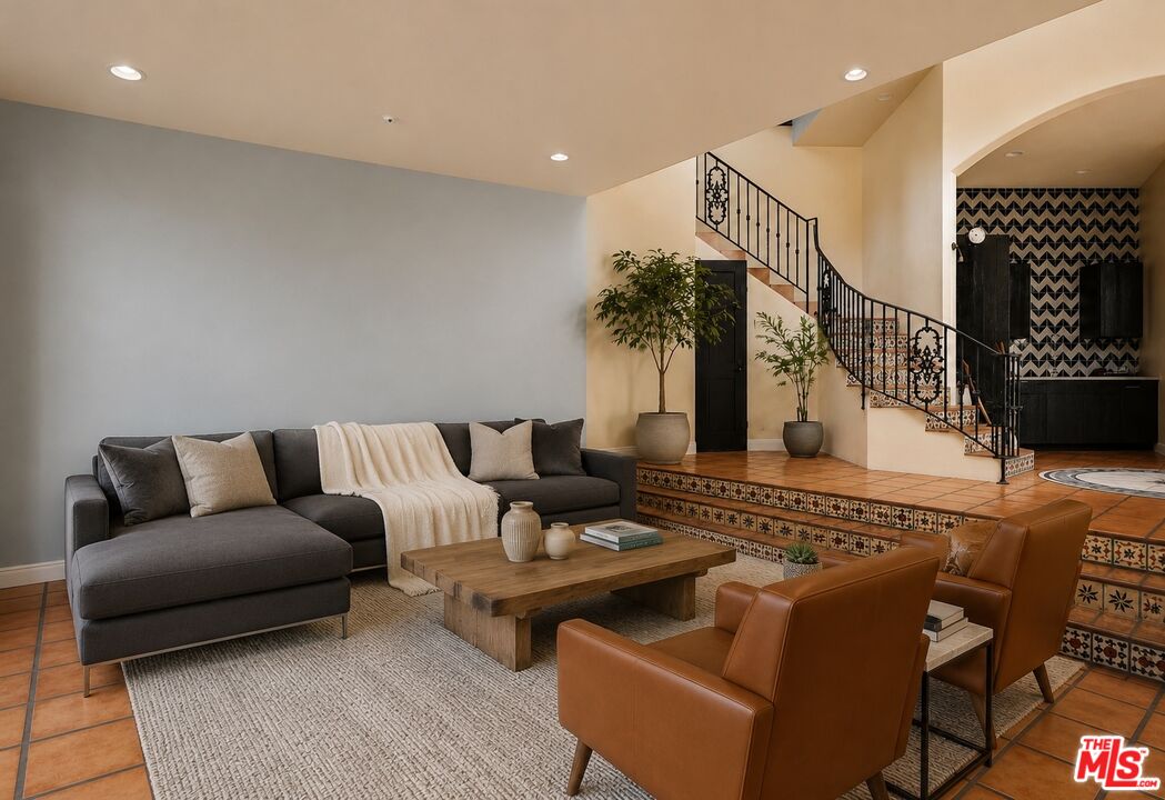 7003 La Presa Dr