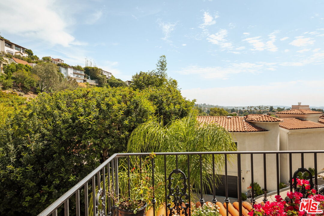 7003 La Presa Dr