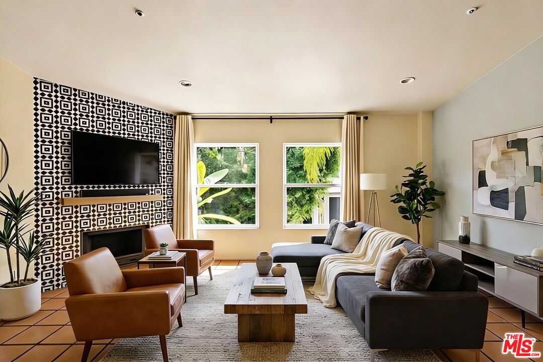 7003 La Presa Dr