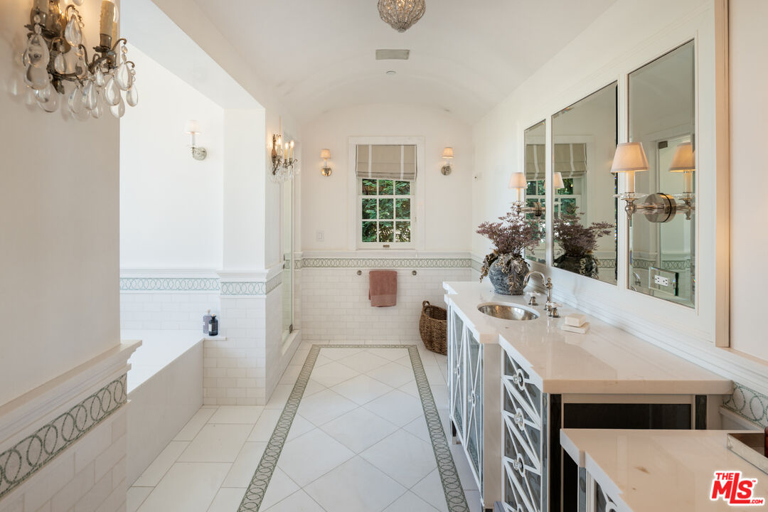 773 Amalfi Dr