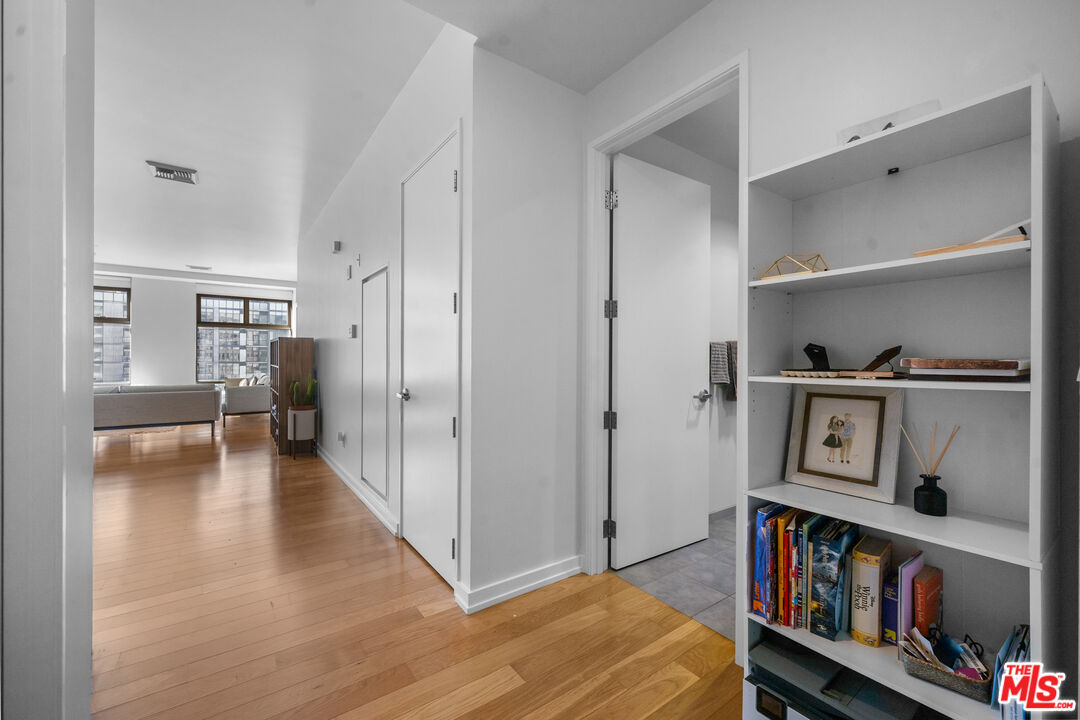 801 S Grand Ave Unit: 1604