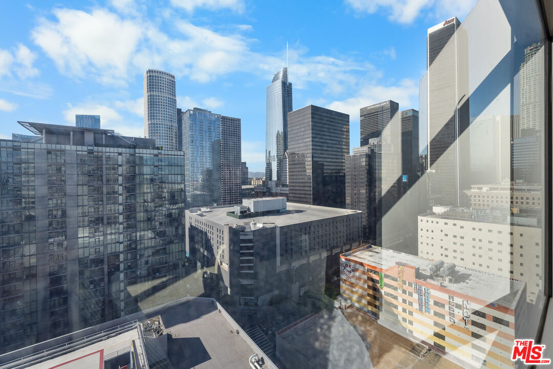 801 S Grand Ave Unit: 1604