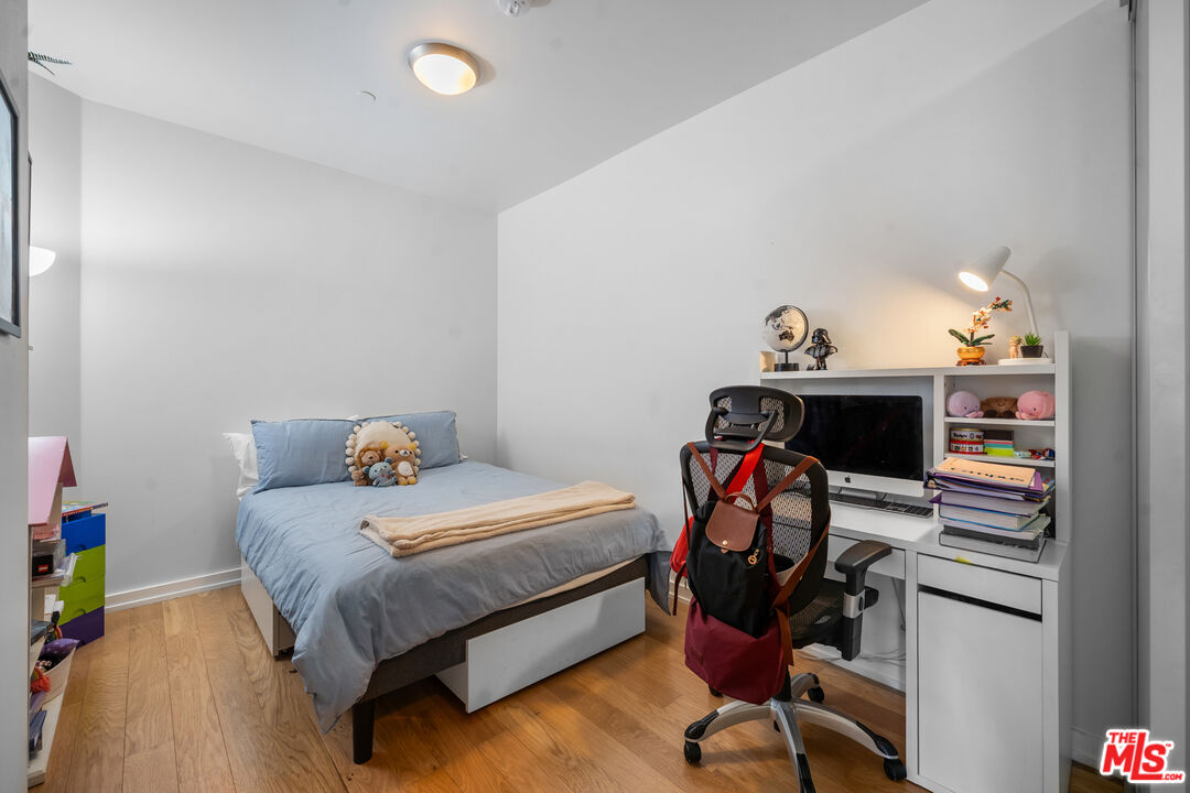 801 S Grand Ave Unit: 1604