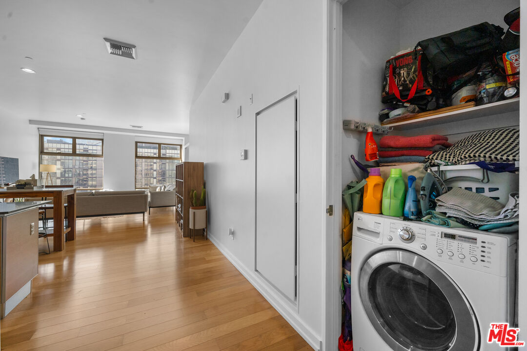 801 S Grand Ave Unit: 1604
