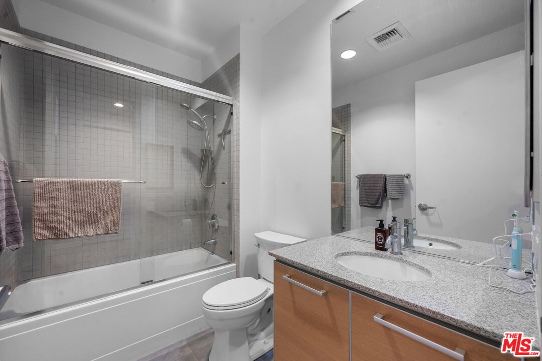 801 S Grand Ave Unit: 1604