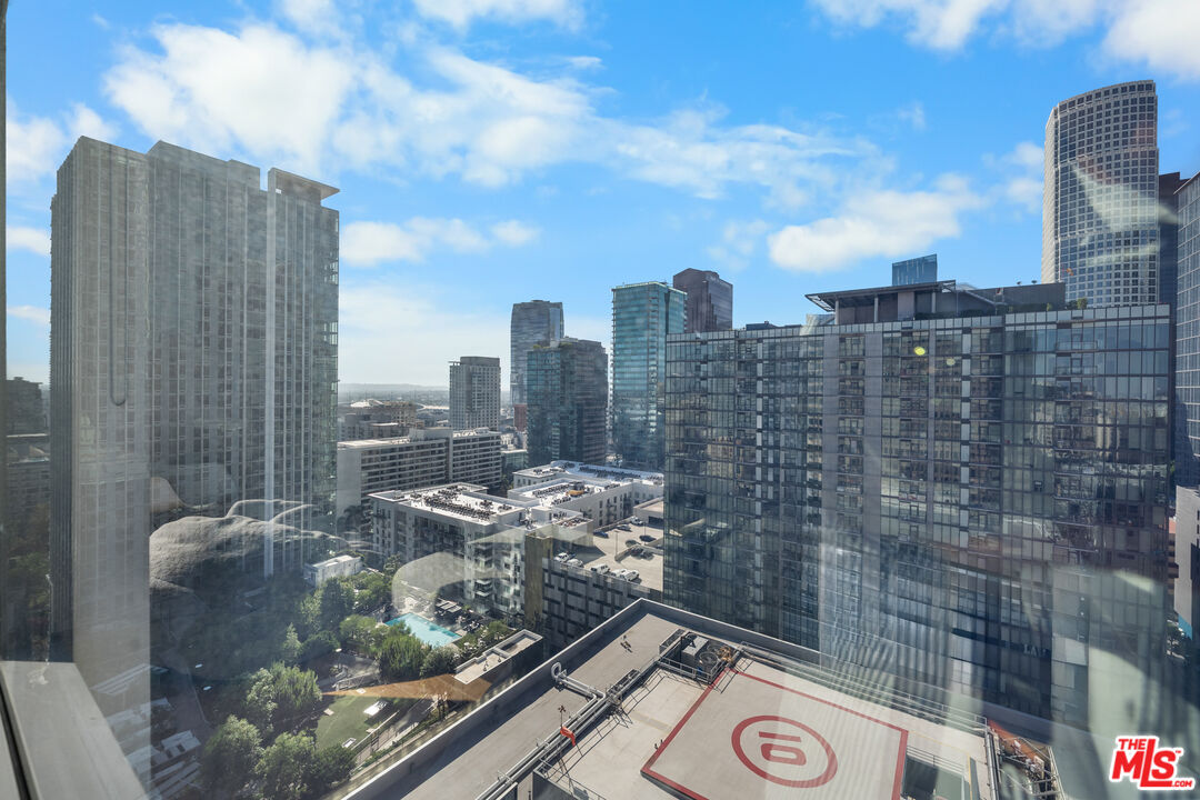 801 S Grand Ave Unit: 1604