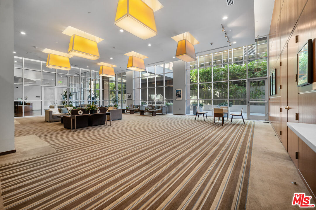 801 S Grand Ave Unit: 1604