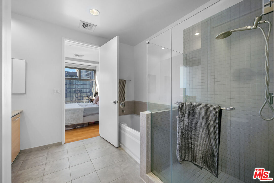 801 S Grand Ave Unit: 1604